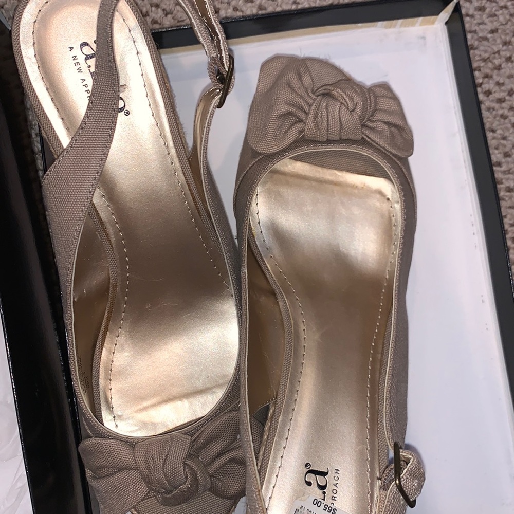 Ana wedge